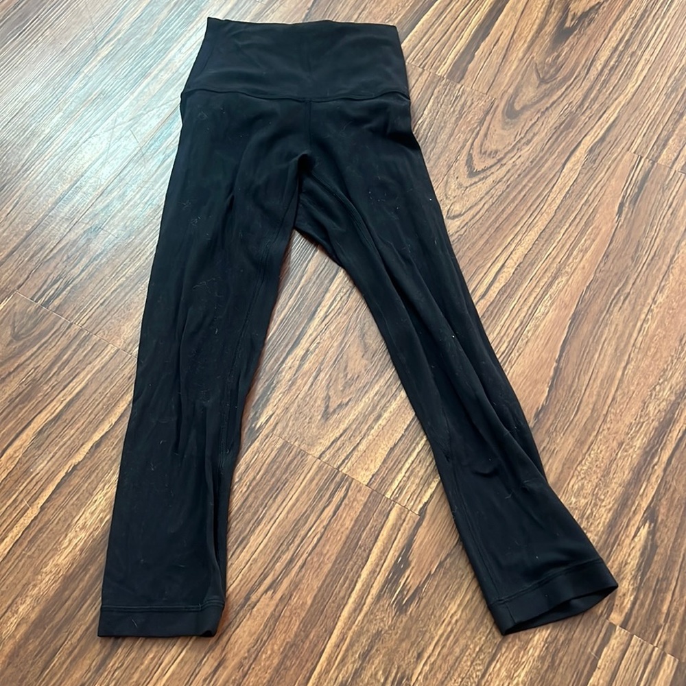 i’m selling black lululemon leggings, they are very comfortable!